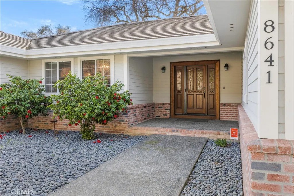 8641 Paradise Valley Boulevard