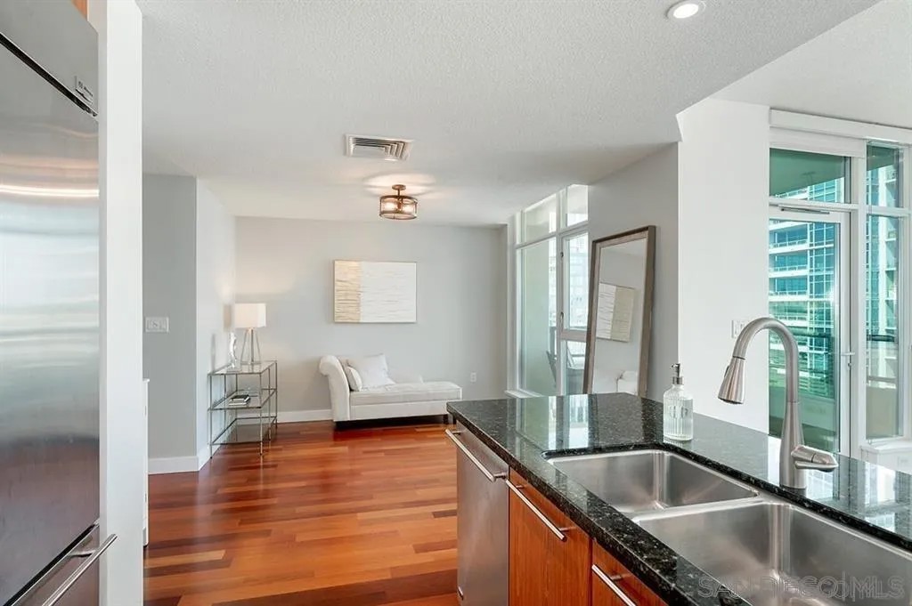 1205 Pacific Hwy North 2904