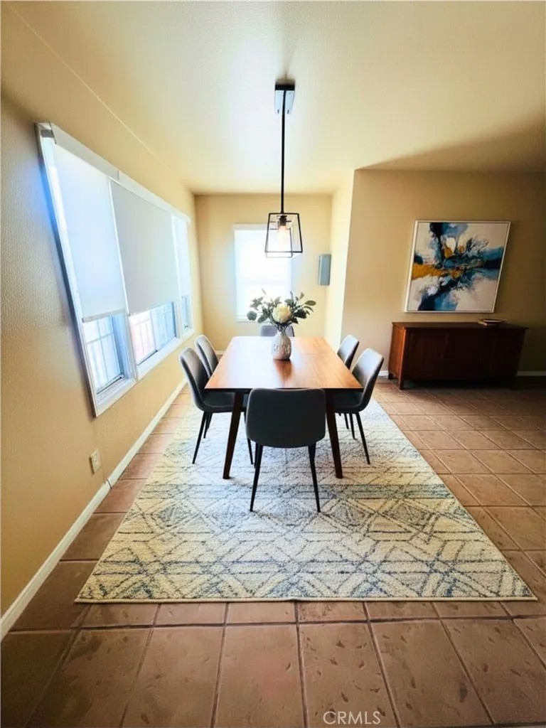 7319 S Normandie