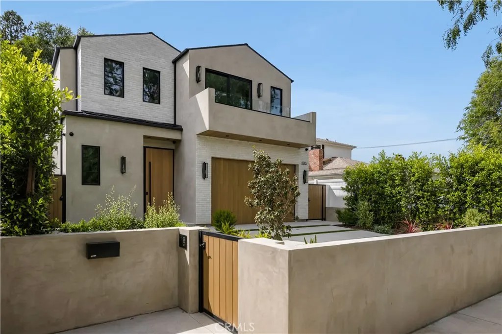 4245 Bellaire Avenue