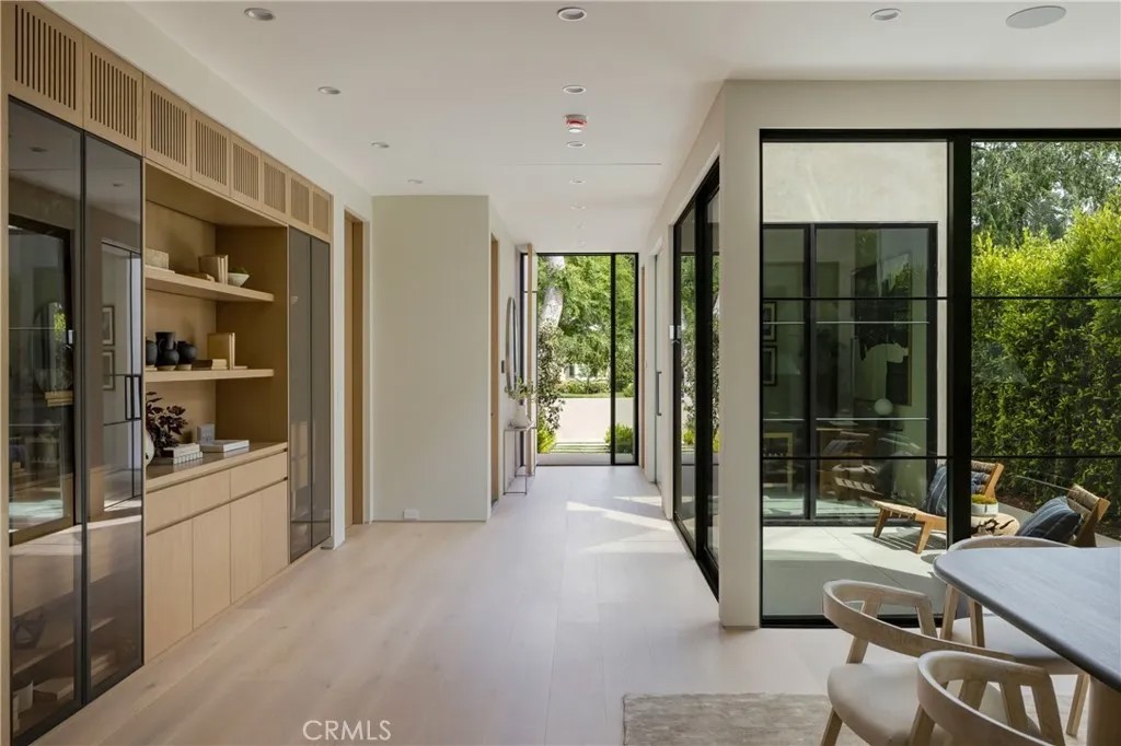 4245 Bellaire Avenue