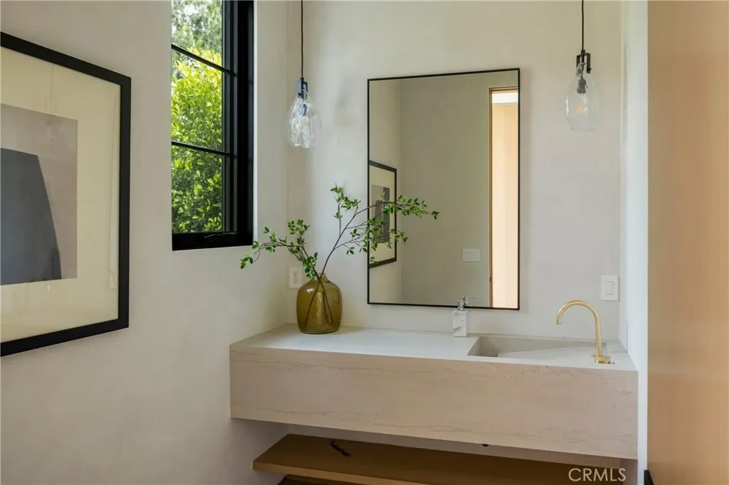 4245 Bellaire Avenue