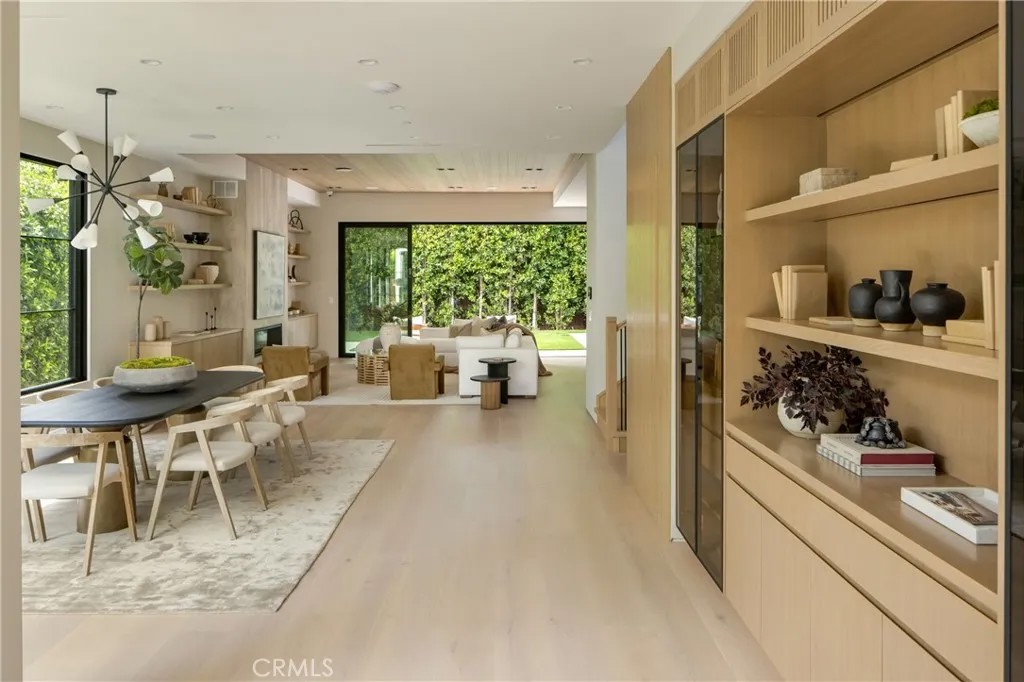 4245 Bellaire Avenue