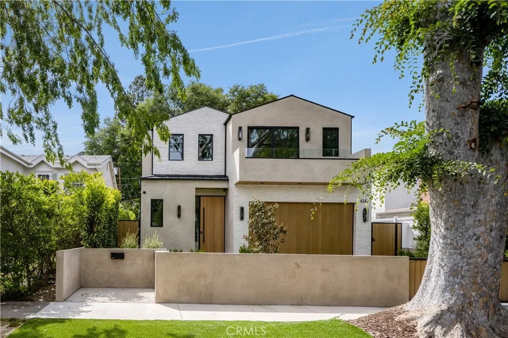 4245 Bellaire Avenue