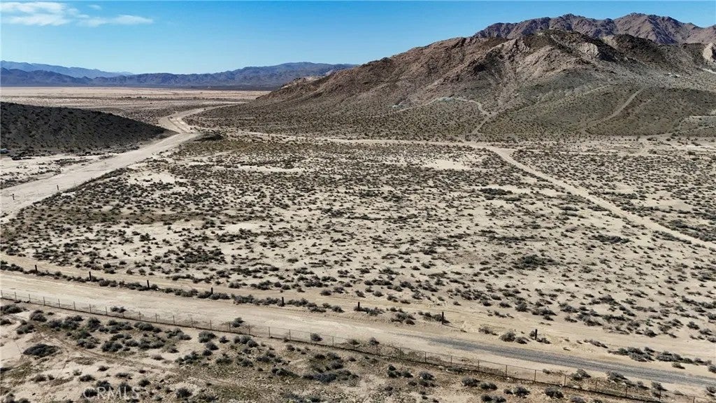 Photo of 798 Verdugo, Lucerne Valley, CA 92356 (MLS # HD26026225)
