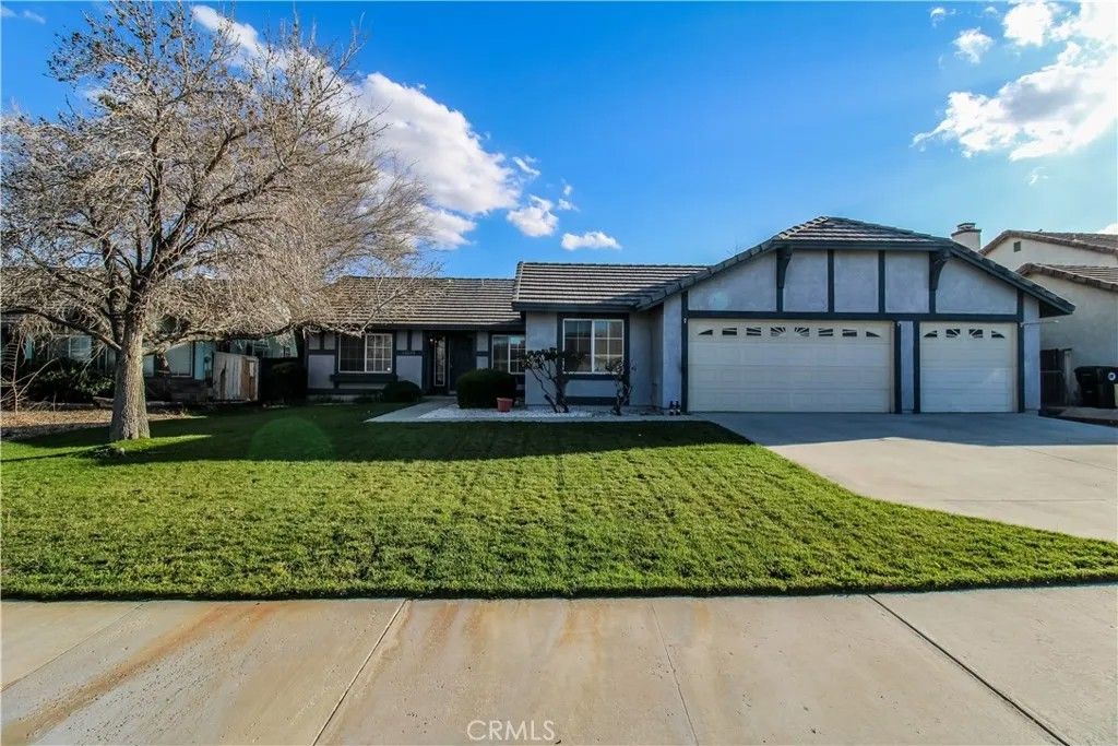 Photo of 14621 Owens River, Victorville, CA 92392 (MLS # HD26045984)