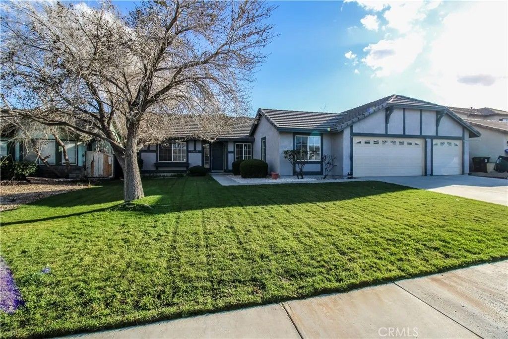 Photo of 14621 Owens River, Victorville, CA 92392 (MLS # HD26045984)