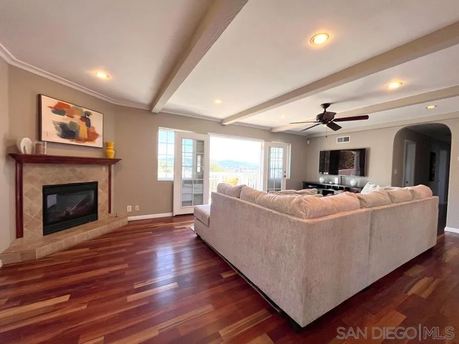4275 Crestview