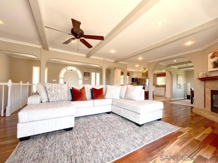 4275 Crestview