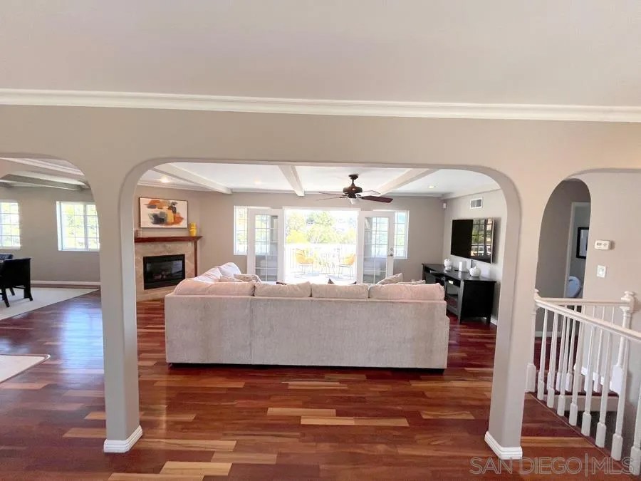 4275 Crestview