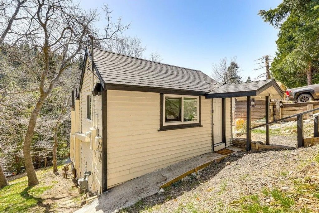 Photo of 875 Virginia Court, Lake Arrowhead, CA 92352 (MLS # DW26035050)