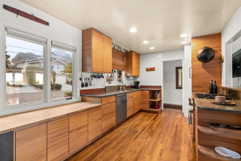 Photo of 541 Tarento Dr, San Diego, CA 92106 (MLS # 260008717)