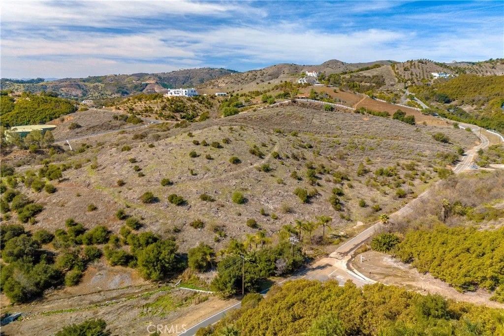 Photo of 5 Via Gorrion, Temecula, CA 92590 (MLS # SW26036493)