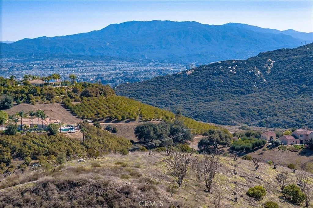 Photo of 5 Via Gorrion, Temecula, CA 92590 (MLS # SW26036493)