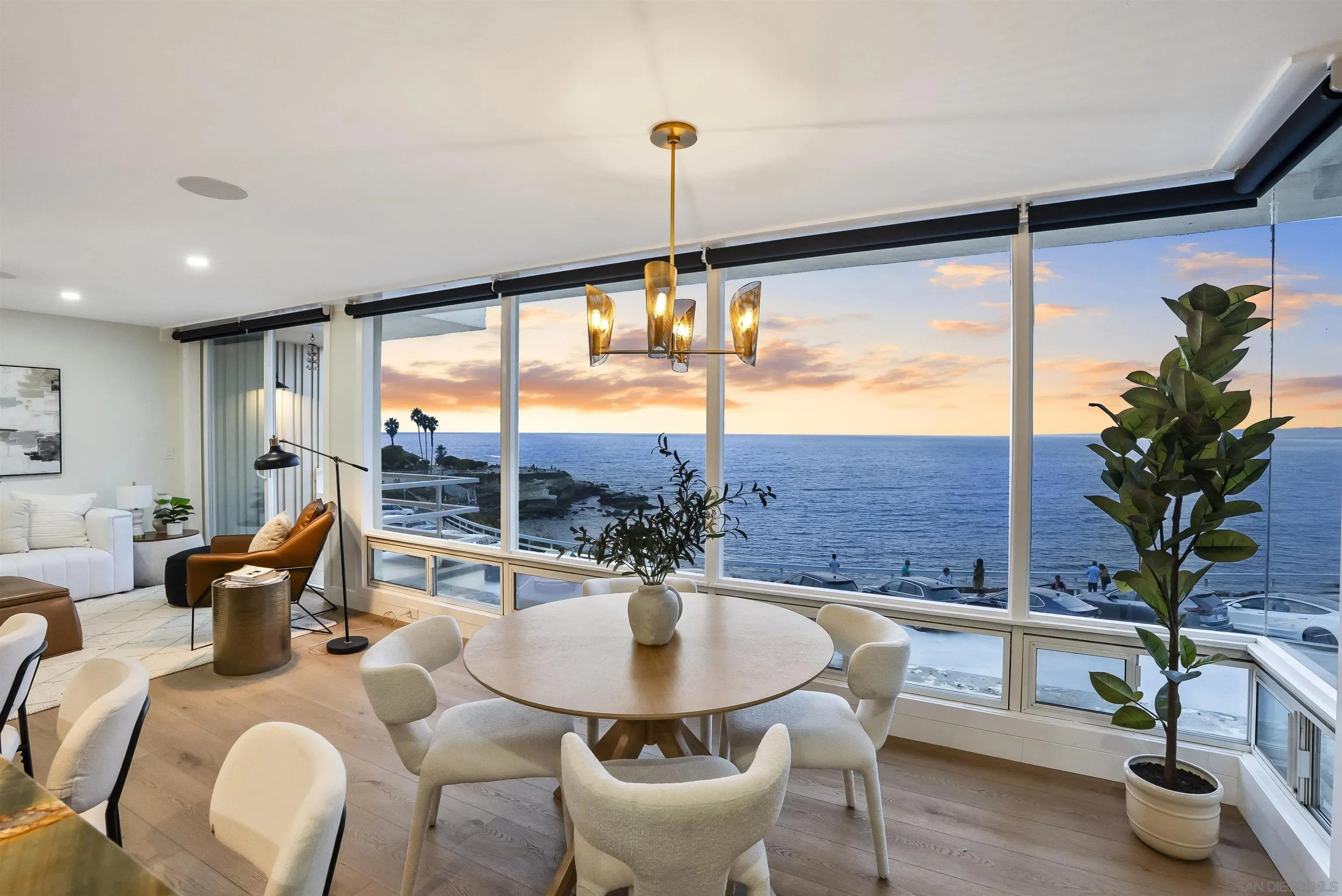 La Jolla, California 92037, United States, 2 Bedrooms Bedrooms, ,2 BathroomsBathrooms,Residential,Active,215695