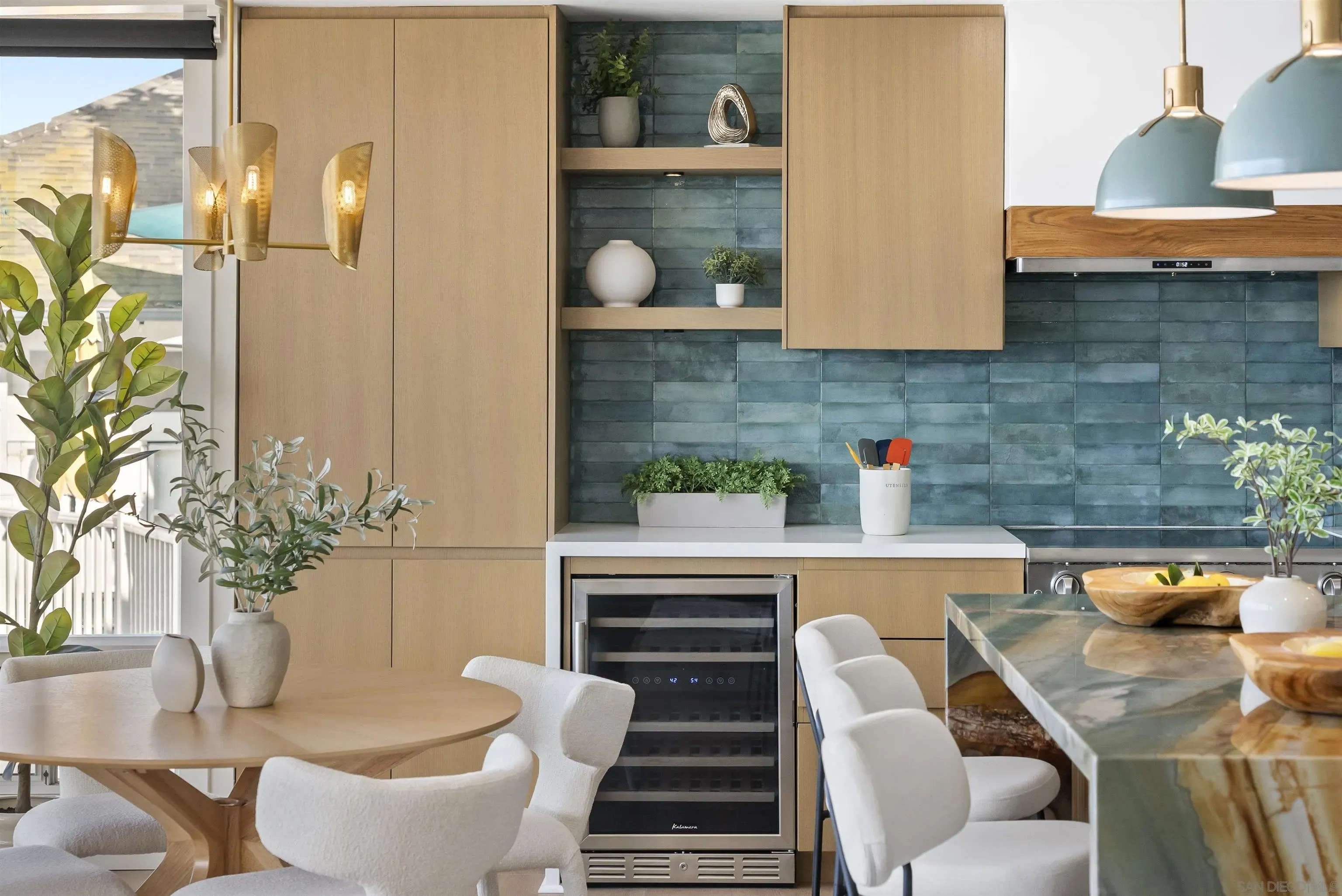 La Jolla, California 92037, United States, 2 Bedrooms Bedrooms, ,2 BathroomsBathrooms,Residential,Active,215695