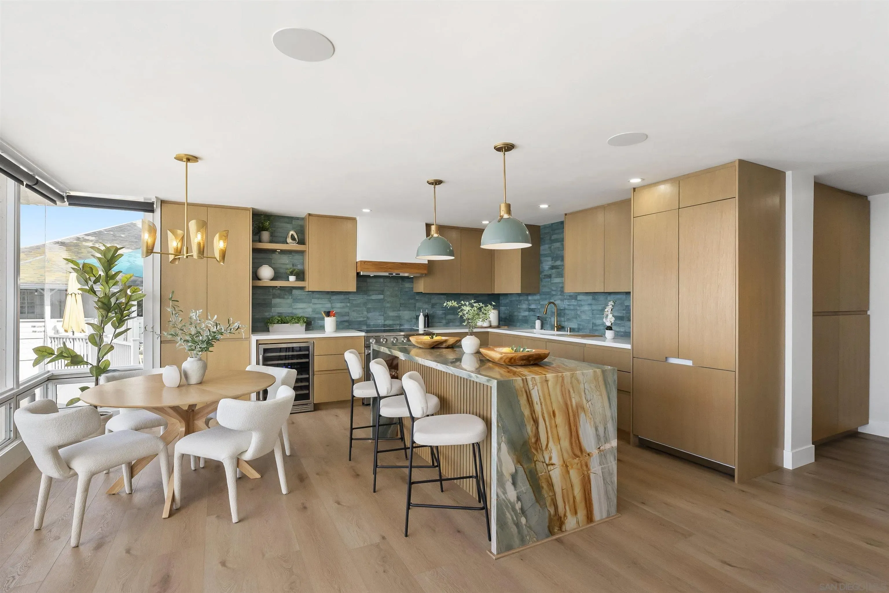 La Jolla, California 92037, United States, 2 Bedrooms Bedrooms, ,2 BathroomsBathrooms,Residential,Active,215695