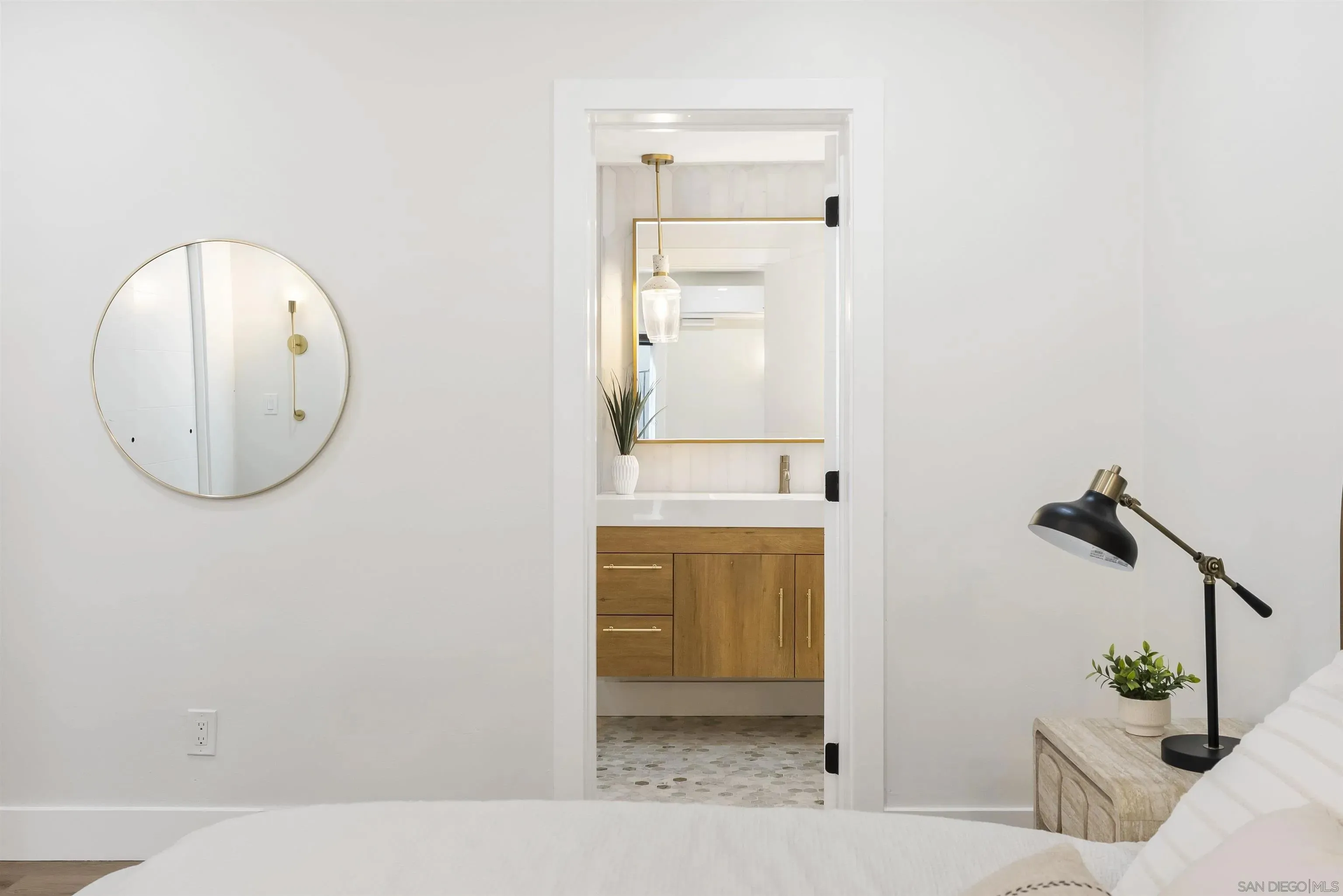 La Jolla, California 92037, United States, 2 Bedrooms Bedrooms, ,2 BathroomsBathrooms,Residential,Active,215695