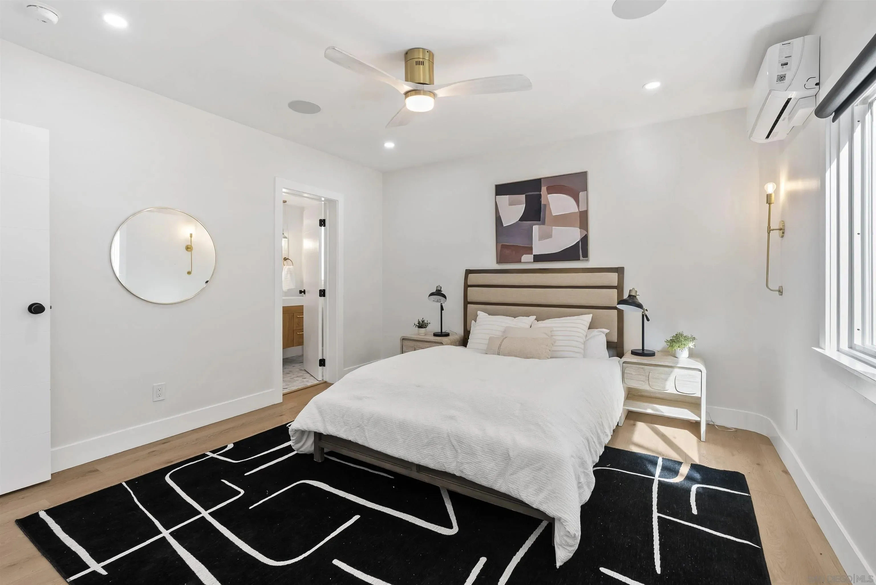 La Jolla, California 92037, United States, 2 Bedrooms Bedrooms, ,2 BathroomsBathrooms,Residential,Active,215695