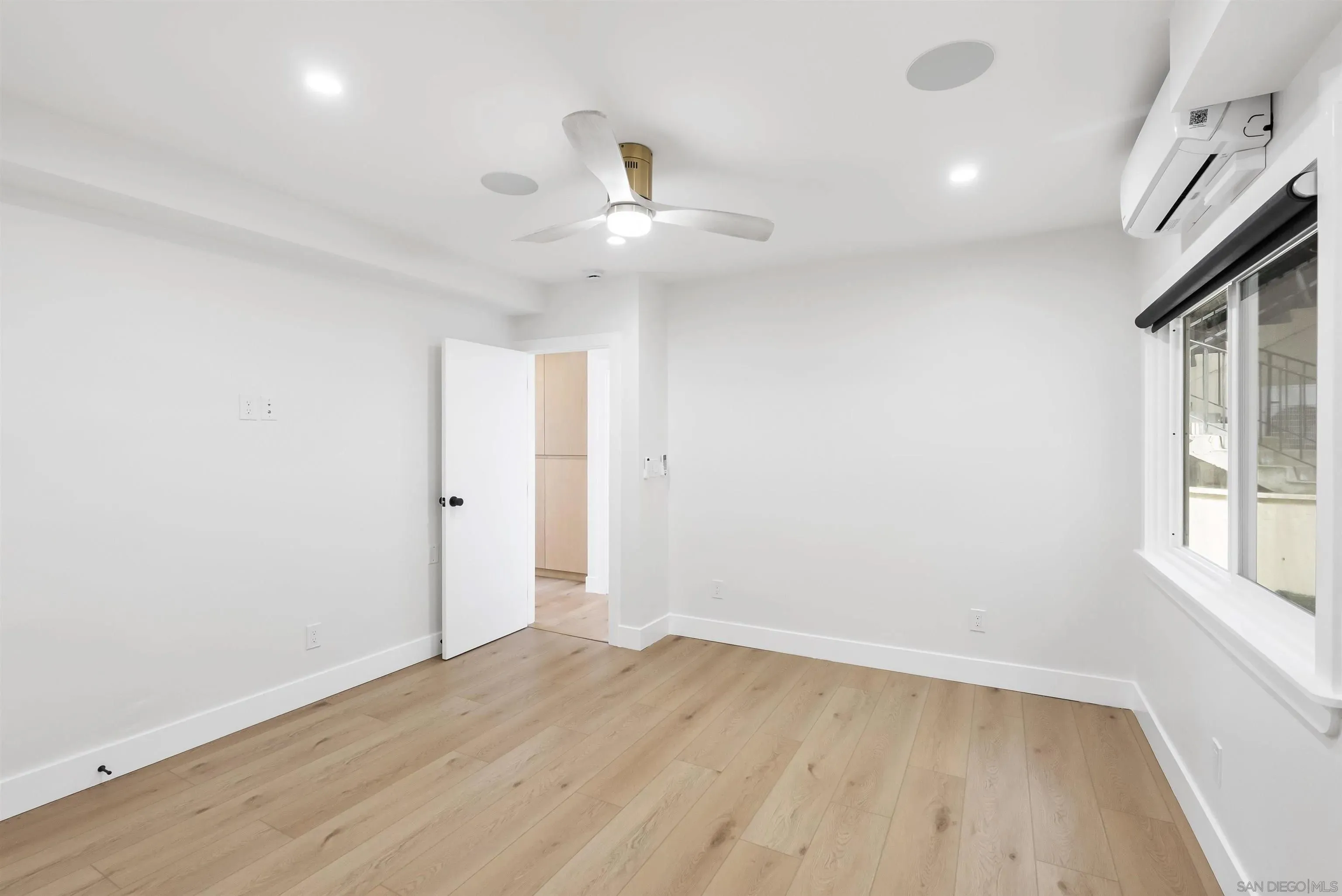 La Jolla, California 92037, United States, 2 Bedrooms Bedrooms, ,2 BathroomsBathrooms,Residential,Active,215695