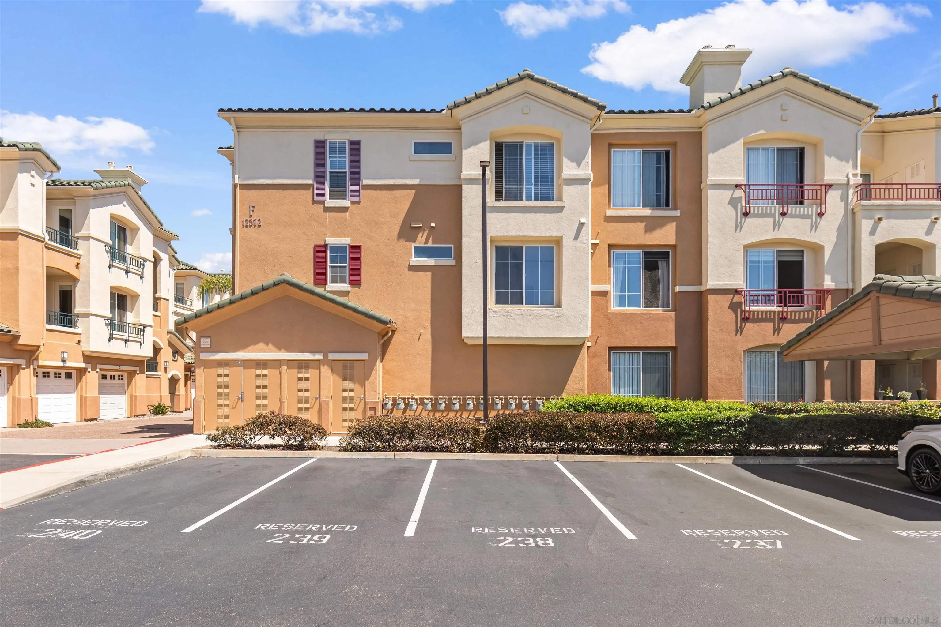 12372 Carmel Country 206