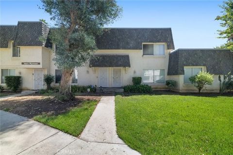 Photo of 6511 Wystone Avenue #4, Reseda, CA 91335 (MLS # SR26005732)