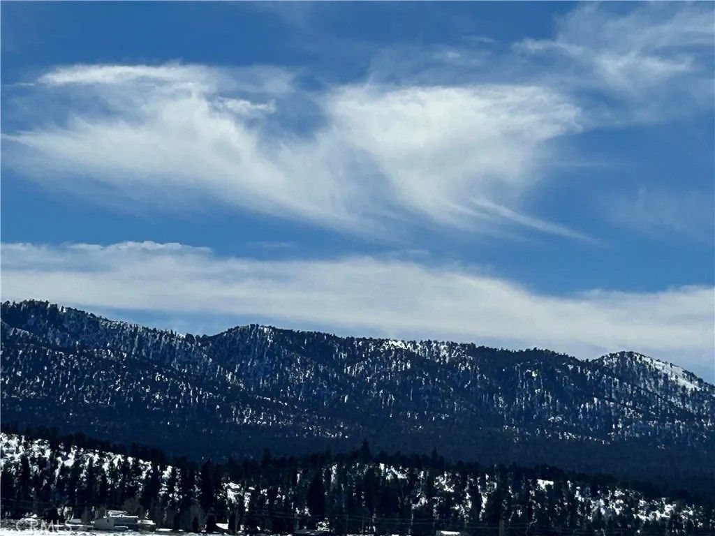 Photo of 45935 Parkway Dr, Big Bear Lake, CA 92314 (MLS # IV25278984)