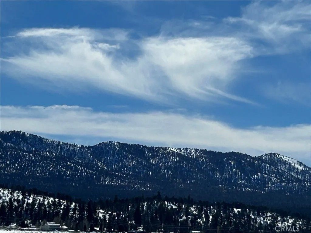 Photo of 45935 Parkway Dr, Big Bear Lake, CA 92314 (MLS # IV25278984)