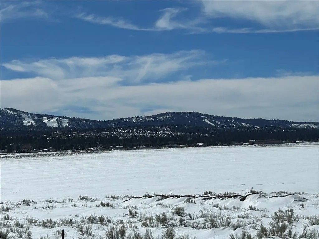 Photo of 45935 Parkway Dr, Big Bear Lake, CA 92314 (MLS # IV25278984)