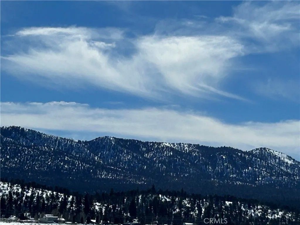 Photo of 45935 Parkway Dr, Big Bear Lake, CA 92314 (MLS # IV25278984)