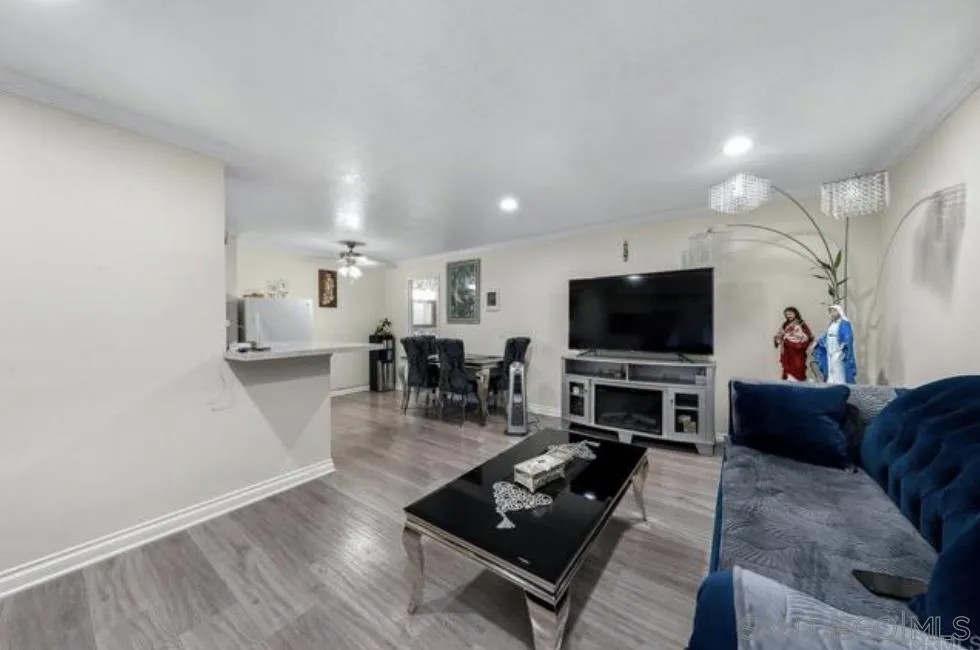 620 E Lexington 5