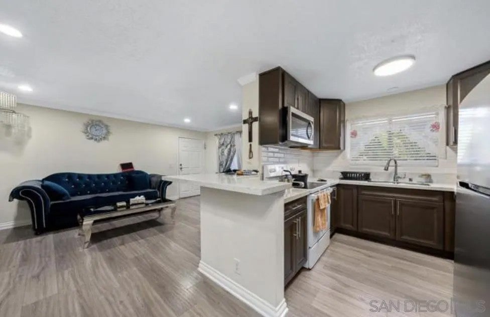 620 E Lexington 5