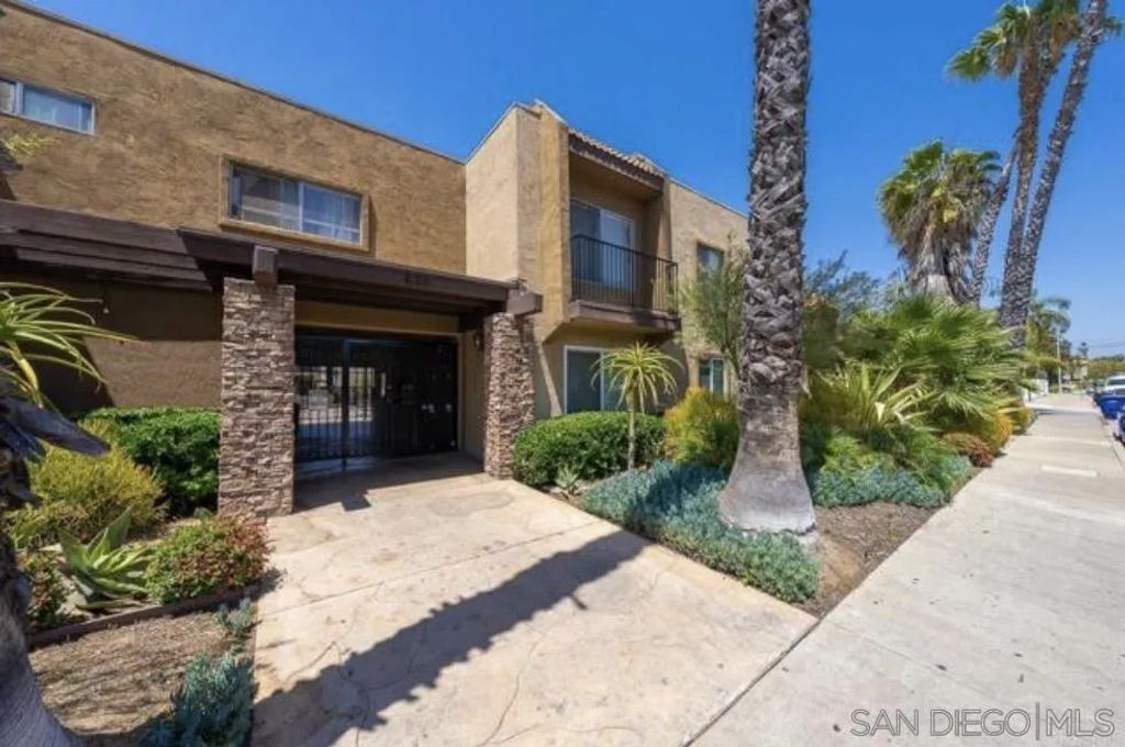 Photo of 620 E Lexington Ave #5, El Cajon, CA 92020 (MLS # 260008479)