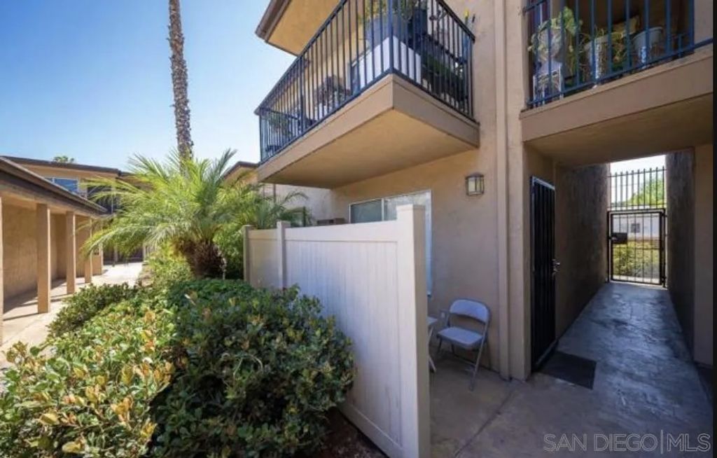 Photo of 620 E Lexington Ave #5, El Cajon, CA 92020 (MLS # 260008479)