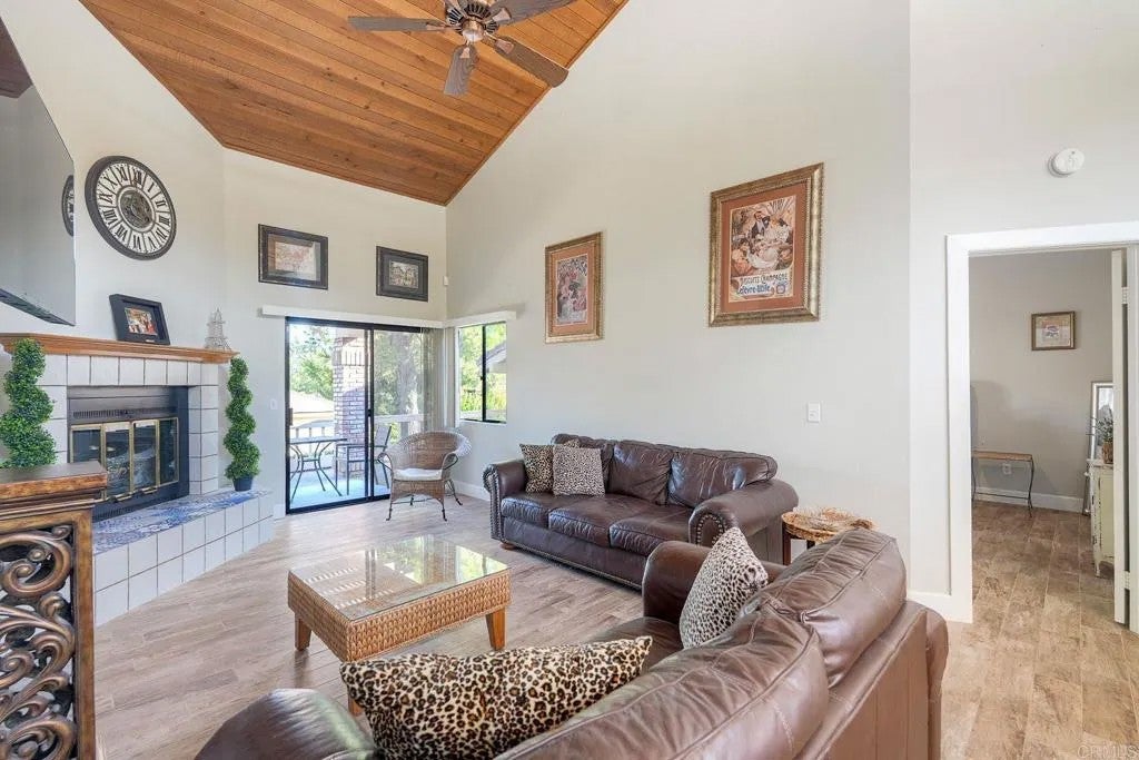 8559 Circle R Valley Lane