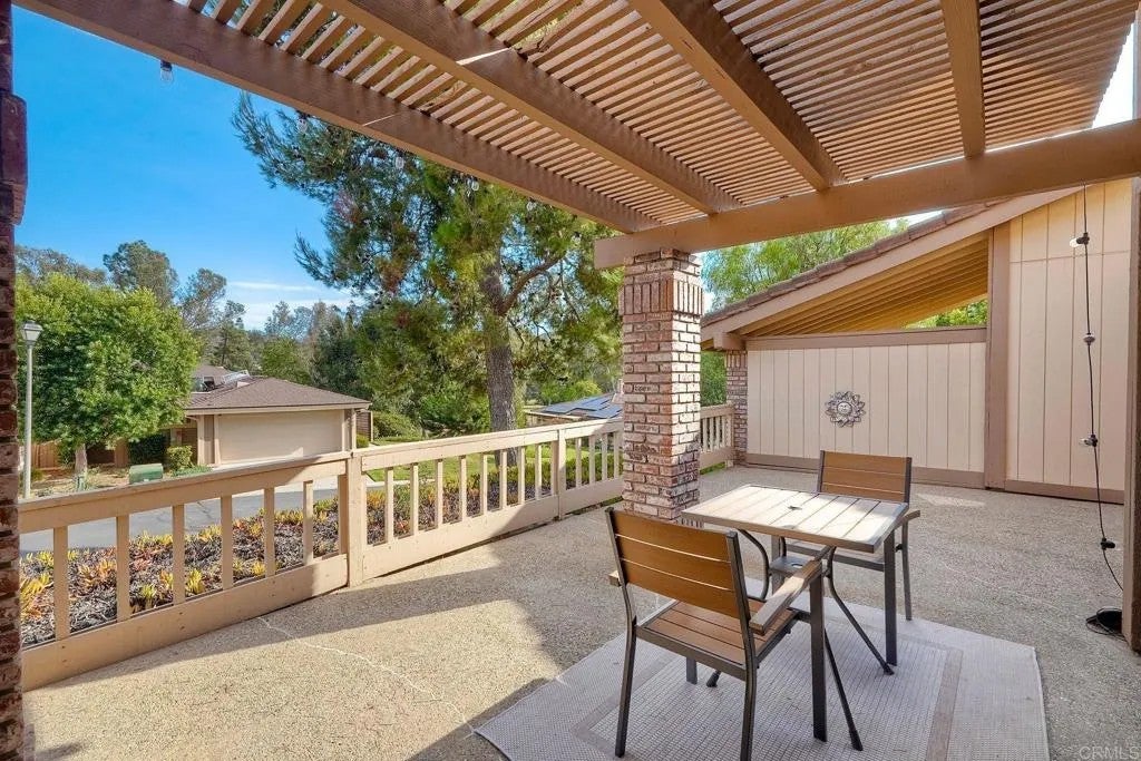 8559 Circle R Valley Lane