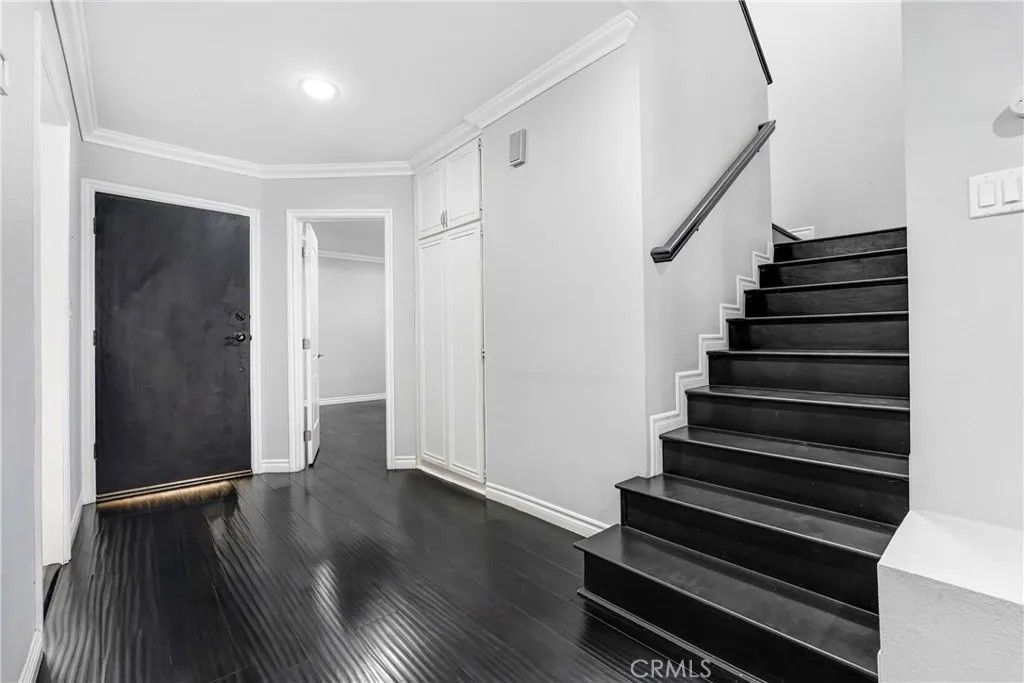 Photo of 5243 Yarmouth #31, Encino, CA 91316 (MLS # SR26024864)