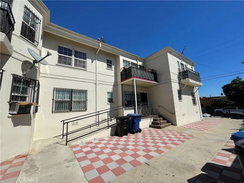 421 N Mott