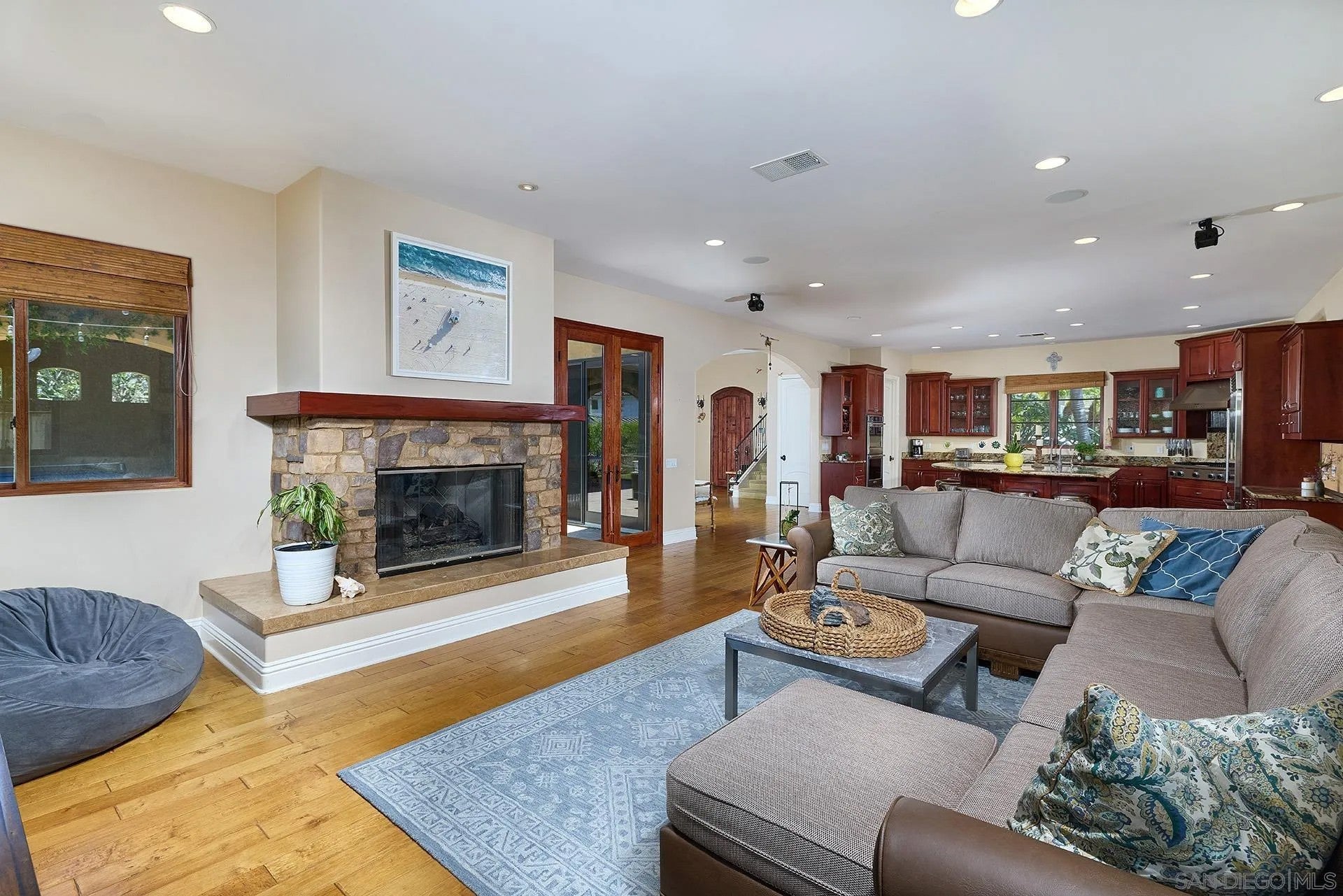 645 N. Rios