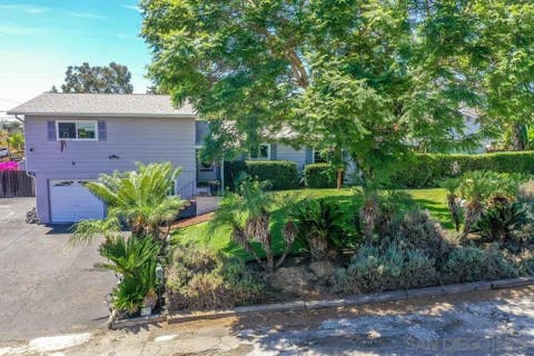 Photo of 625 Corona Ct, Vista, CA 92081 (MLS # 260018718)