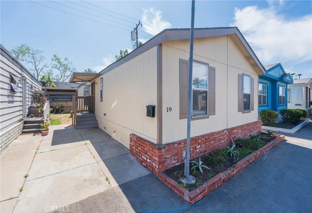 Photo of 12062 W Edinger Ave #Spc 19, Santa Ana, CA 92704 (MLS # OC26083360)