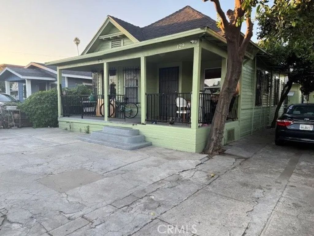 Photo of 127 E 81st St, Los Angeles, CA 90003 (MLS # DW26055498)
