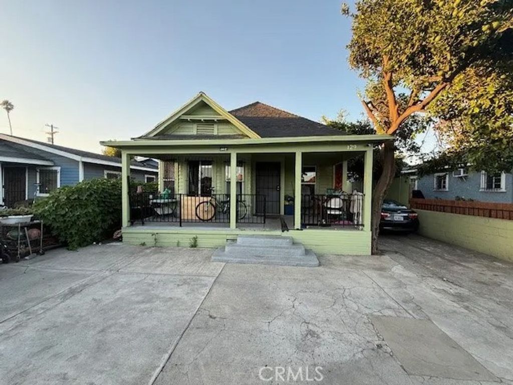 Photo of 127 E 81st St, Los Angeles, CA 90003 (MLS # DW26055498)