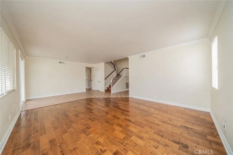 24320 Calle Estancia