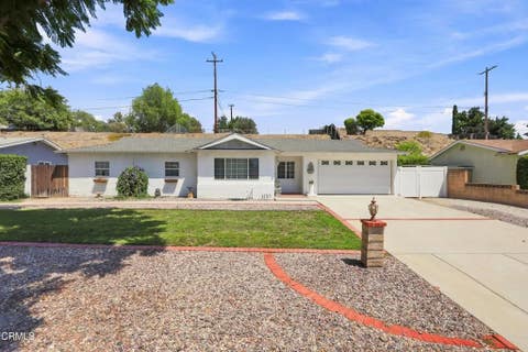 Photo of 405 Calle Jazmin, Thousand Oaks, CA 91360 (MLS # V1-38366)