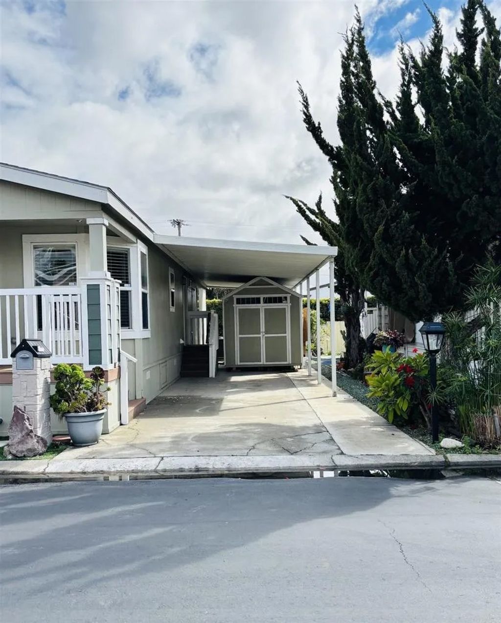 Photo of 1010 E Bobier Dr #137, Vista, CA 92084 (MLS # NDP2510460)