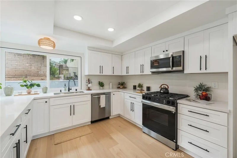 1182 Sunnyhills