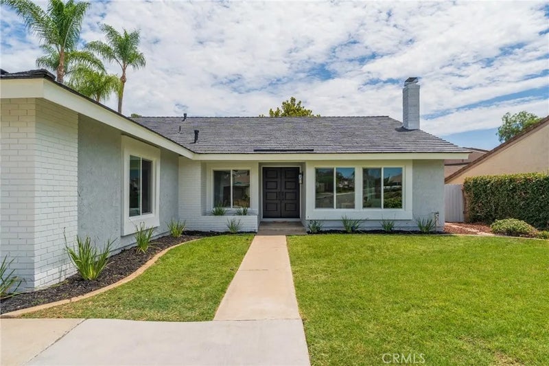 1182 Sunnyhills