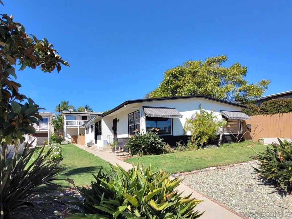 Photo of 736-742 Agate Street, San Diego, CA 92109 (MLS # 260006355)