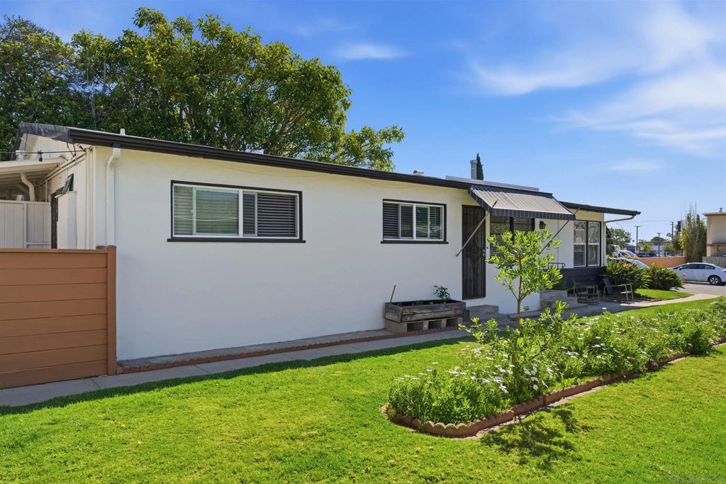 Photo of 736-742 Agate Street, San Diego, CA 92109 (MLS # 260006355)